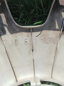 1 kus poklice Volkswagen Golf IV. (14") - 2