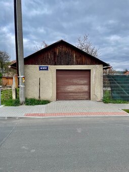 Rodinný patrový dům se zahradou, garáží a vinným sklípkem - 2