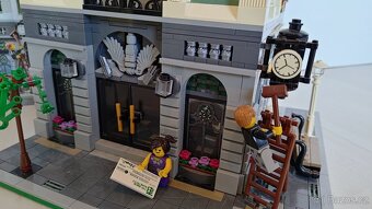 LEPIN 15001 Brick Bank, kompatibilní s LEGO (klon 10251) - 2