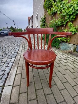 2 staré židle - 2
