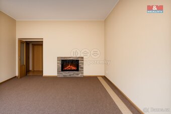 Prodej bytu 3+1, 117 m²,OV, s garáží, Louny, ul. Poděbradova - 2