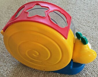 Vkládací hudební hlemýžď Fisher Price - od 6měs - 2