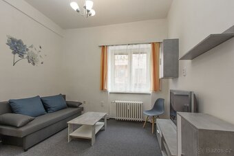 Pronájem bytu 1+kk v centru Pardubic - 2