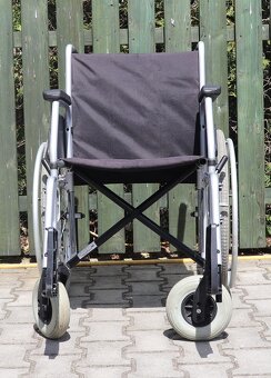 043-Mechanický invalidní vozík Meyra. - 2