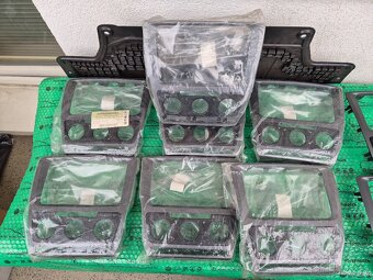 krytka spínačů rámečekautorádia 1Z0858069CB1AR - 2