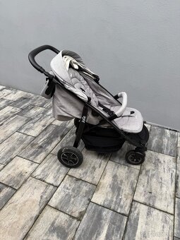 Sportovni kocarek s prislusenstvim + autosedacka - 2