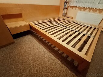 Postel s nočním stolkem - 2