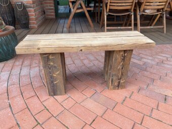 Masivní dřevěná lavička drásaná - 2