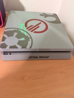 PlayStation 4 slim - 2