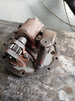 hydraulické čerpadlo zetor 1 UŘ - 2