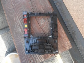 3V1 863 212 A rámeček řadící páky superb 3 - 2