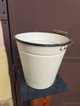 Smaltovaný kýbl - 2