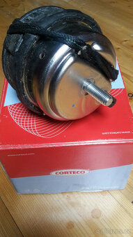 Spodní silentblok motoru Volvo D5, Corteco oem č. 30741397 - 2