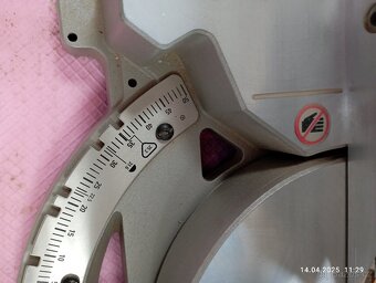 Pokosová pila DeWALT 712 - 2