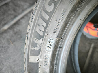 1x nová, nejetá zimní pneu michelin 225/50 r17 - 2