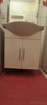 Skříňka s umyvadlem - 2
