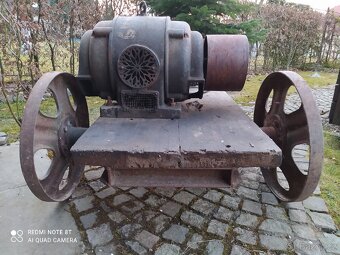 Stabilní historický elektromotor - 2