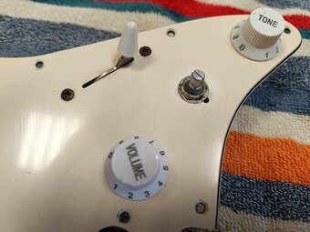 PRODÁM Prodám noname pickguard na strata-Kyjov - 2