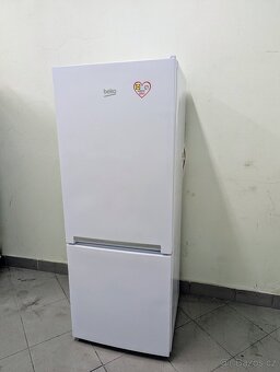 Lednice s mrazákem BEKO RCSA225K20W A+ - 2