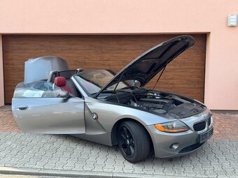 BMW Z4 2.5i (141kw) manuál, dovoz DE, červená kůže - 2