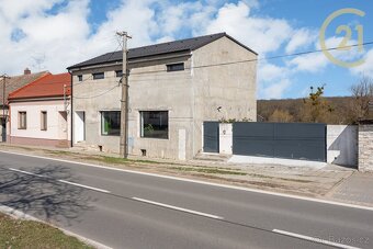 Prodej jedinečného rodinného domu s loftovým bytem, zahra... - 2