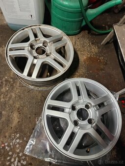 Kola ford r15 - 2
