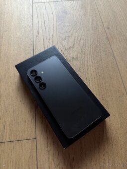 Samsung Galaxy S24 256GB šedý - 2