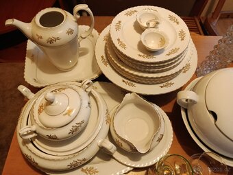 Starožitný porcelán -talíře, polévkové mísy - 2