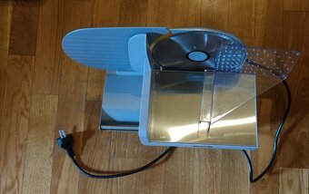 ELEKTRICKÝ KRÁJEČ  POTRAVIN GORENJE - 2