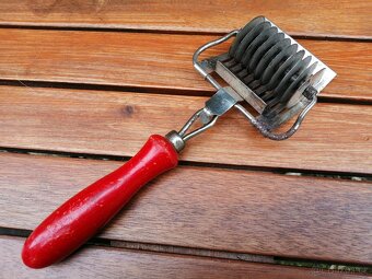 Retro kráječ širokých nudlí - 2