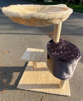 Nové škrabadlo pro kočky v béžové barvě - 2