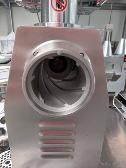 Mlýnek na maso 32 Řeznický vlček, Řezačka masa 32 - 2