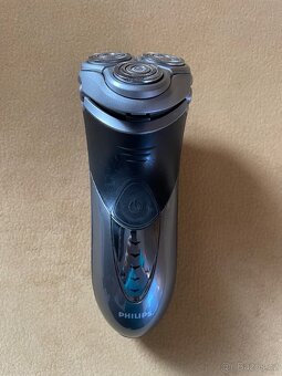 Holící strojek Philips HQ8200 - 2