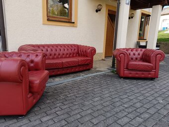 Dvě anglická kožená křesla Chesterfield + gauč - 2