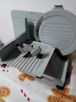 Nářezák,kráječ - 2