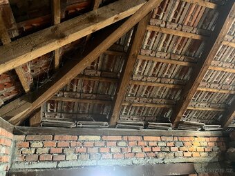 Zdarma - Zachovalý dřevěný krov - 2