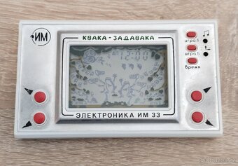 Ruská digihra Žába chytající motýly - 2