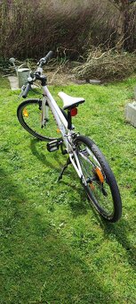 Dívčí bílé krosové kolo Apache kolo Buffalo 20
Skončeno - 2