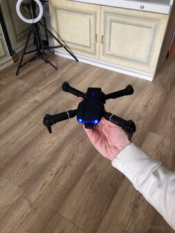 DRON E99 4K KAMERY VYHÝBÁNÍ SE PŘEKÁŽKÁM WIFI AKUMULÁTOR - 2
