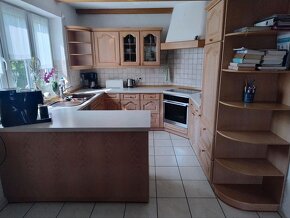 Masivní kuchyňská linka bez spotřebičů - 2