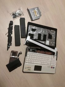 Zbytky HP notebooku - 2