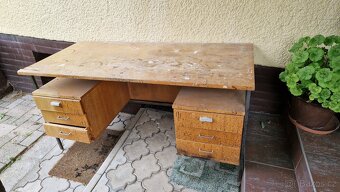 Pracovní stůl - 2