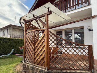 Dřevěná pergola se zastřešením - 2
