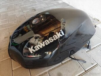 Kawasaki ER-5 - nádrž - 2