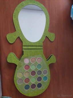 Shrek paletka Makeup revolution - 2