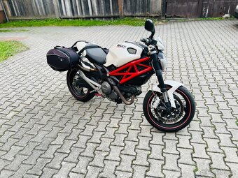 Ducati Monster 696 - 2