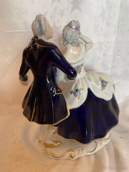 Porcelánová soška v rokokovém stylu - 2