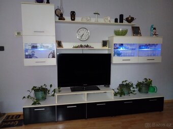 Obývací stěna s LED osvětlením - 2