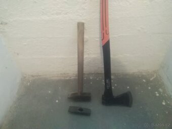 Sekera, a kladivo - 2