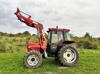 Traktor Case s čelním nakladačem - 2